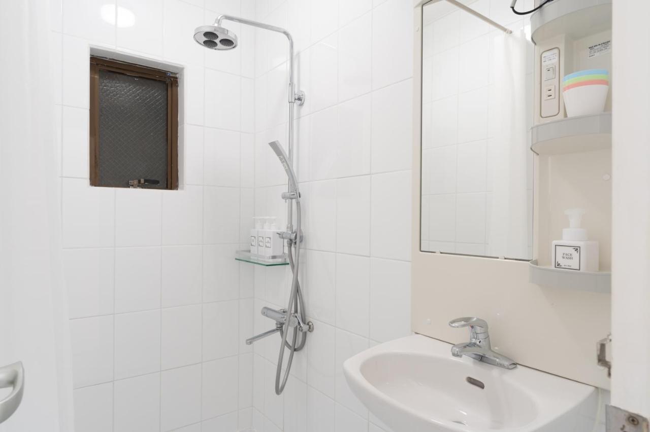 Maximum Of 21 People Can Be Rented In One Building 3 Minutes Walk To Tomari Port 10 Minutes Drive To The Airport No Parking Lot 30 Seconds Walk From Paid Parking Lot Warayunso Port City May Naha Exterior foto