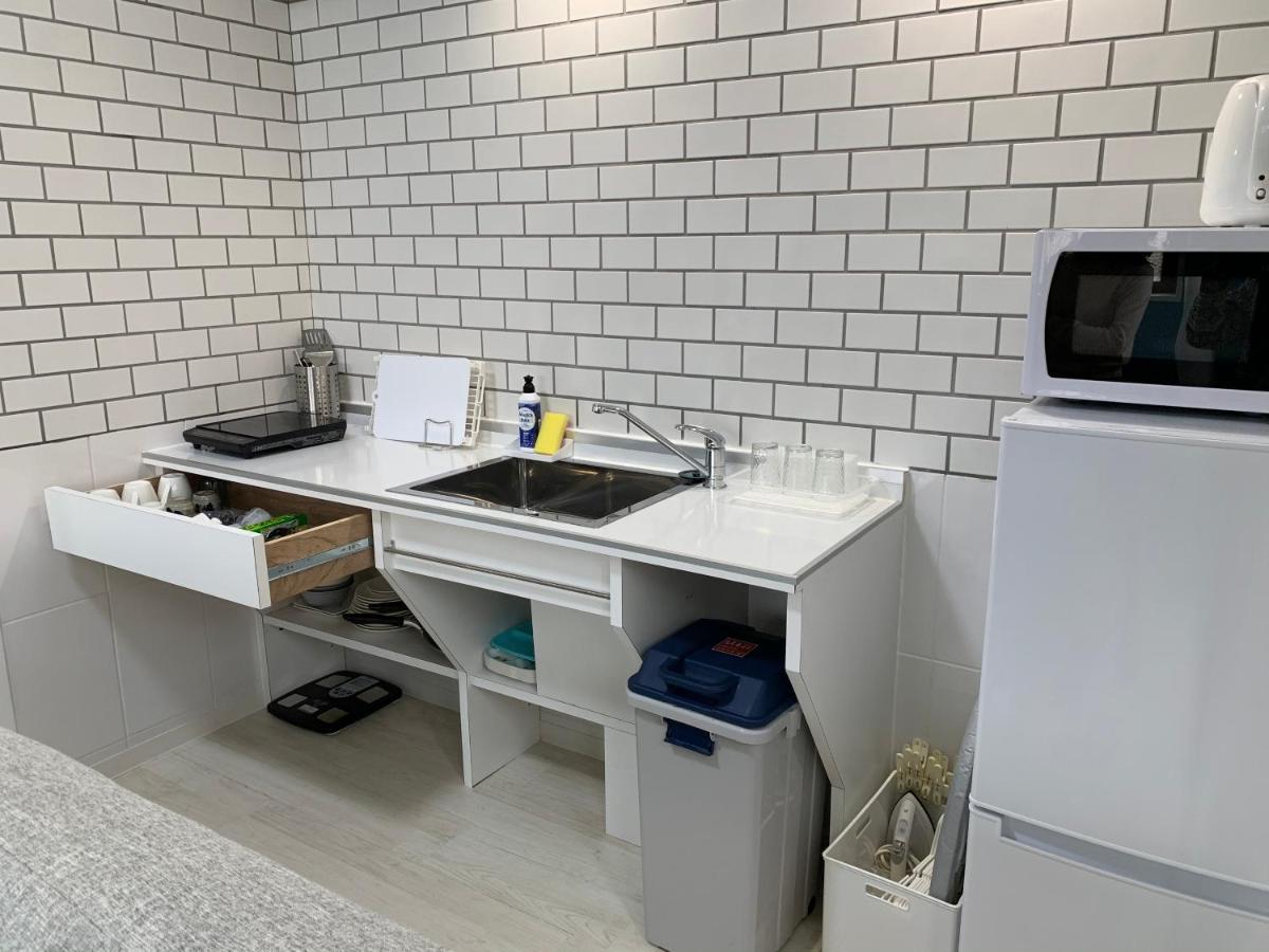Maximum Of 21 People Can Be Rented In One Building 3 Minutes Walk To Tomari Port 10 Minutes Drive To The Airport No Parking Lot 30 Seconds Walk From Paid Parking Lot Warayunso Port City May Naha Exterior foto